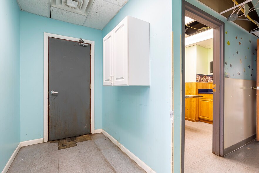 More Photos Of 4 E Glenolden Ave, Glenolden Office For Sale