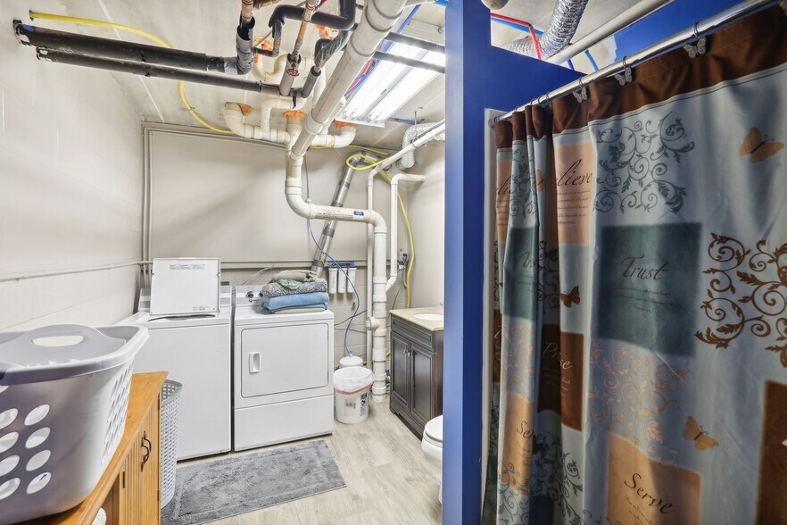 More Photos Of 101 Jones St, Barneveld General Retail For Sale