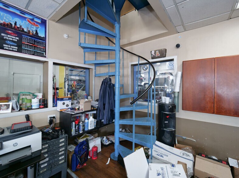 More Photos Of 5000 W Cermak Rd, Cicero Auto Repair For Sale