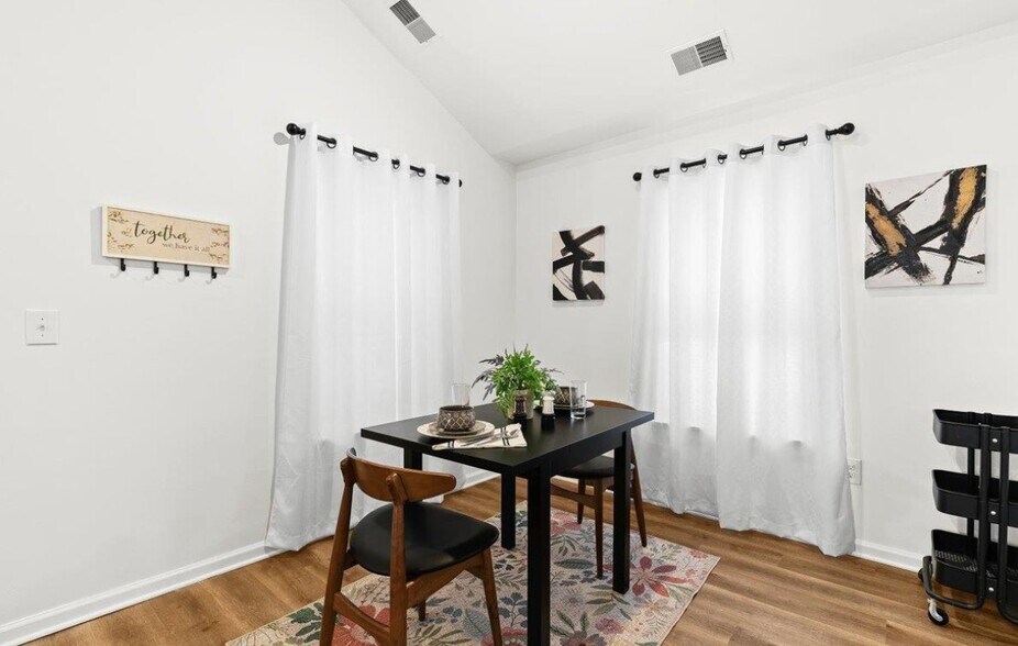 More Photos Of 545 Calgary St, Auburn Hills Specialty For Sale