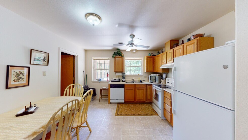 More Photos Of 1804 E College Blvd, Roswell General Retail For Sale