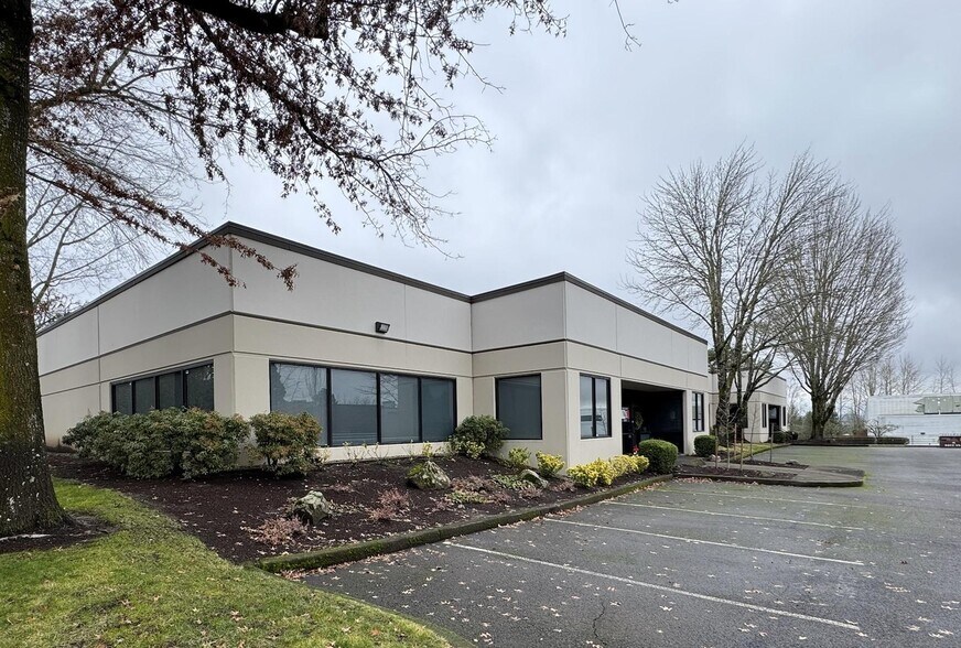 More Photos Of 7180 SW Sandburg St, Tigard Flex For Lease