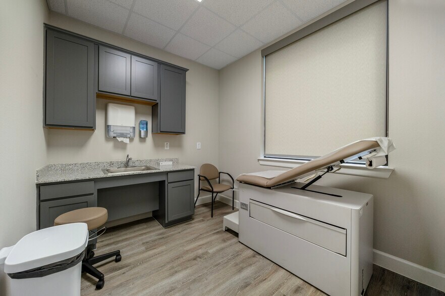 More Photos Of 3129 Kingsley Dr, Pearland Medical For Lease