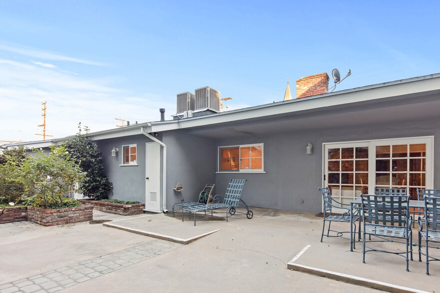 More Photos Of 4383 Colfax Ave, Studio City Office For Sale