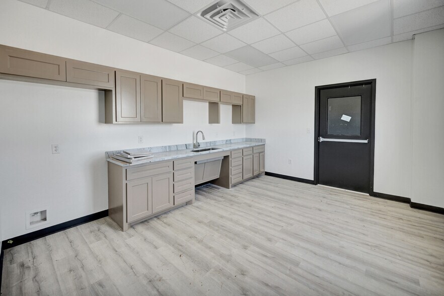 More Photos Of 5915 W. County 135 rd, Midland Warehouse For Lease