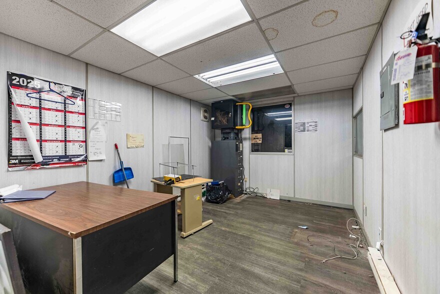 More Photos Of 500 Barrydowne Rd, Sudbury Manufacturing For Sale