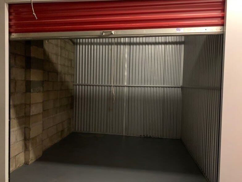 More Photos Of 916 E Elizabeth Ave, Linden Self Storage For Lease