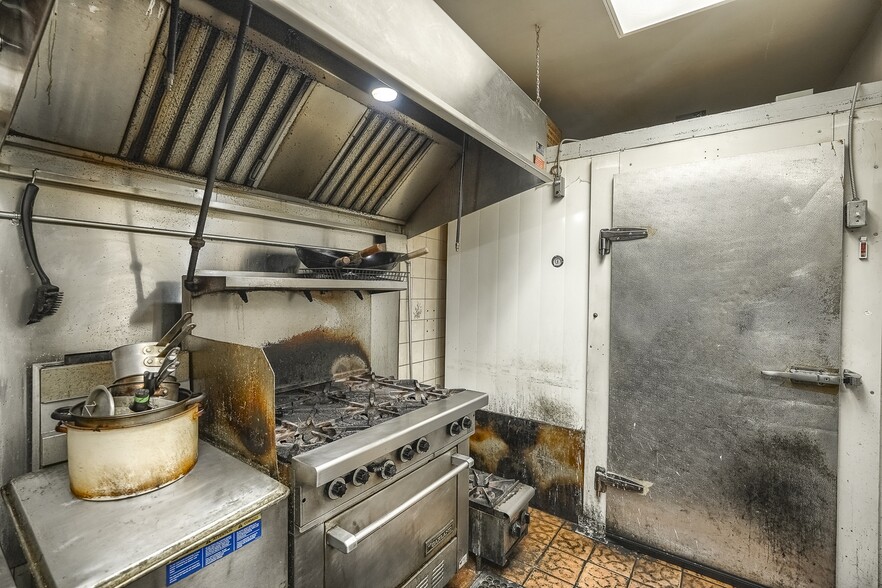 More Photos Of 369 Keele St, Toronto Restaurant For Lease