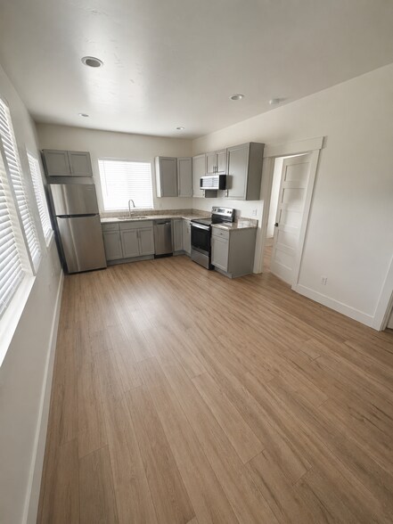 More Photos Of 1310 Industrial Lane, Driggs Showroom For Sale