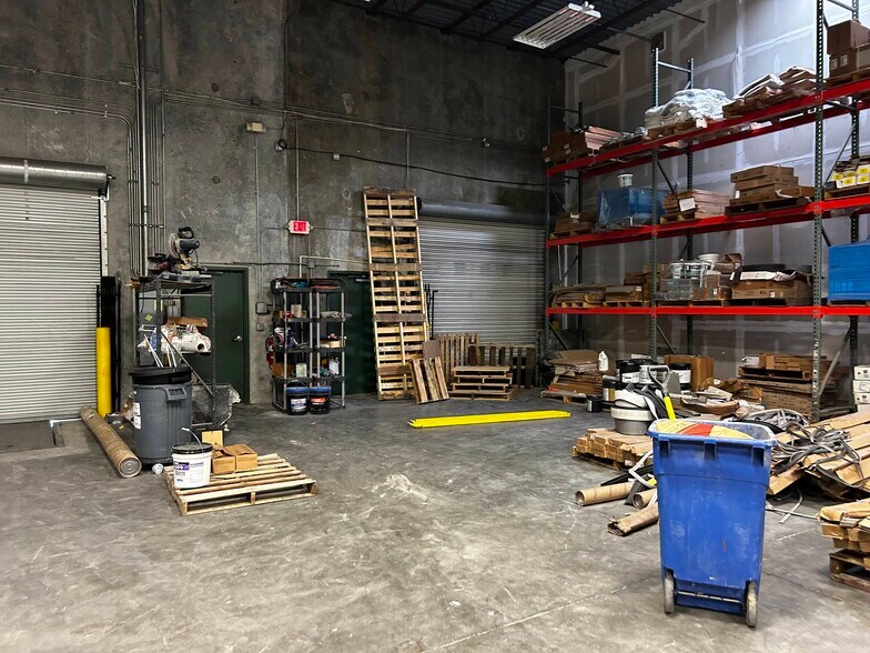 More Photos Of 8249 Parkline Blvd, Orlando Warehouse For Lease