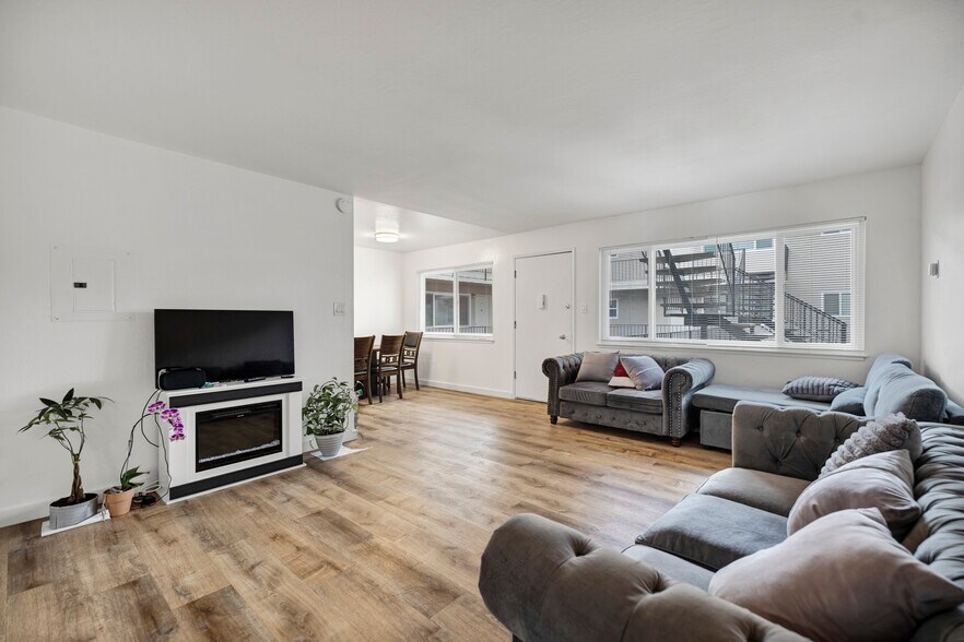 More Photos Of 1205 Geraldine Way, Belmont Apartments For Sale