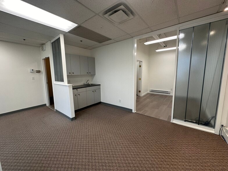 More Photos Of 1083 Kent Ave NE, Vancouver Light Manufacturing For Sale