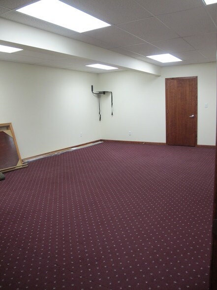 More Photos Of 19 Emerald Ter, Swansea Loft Creative Space For Lease