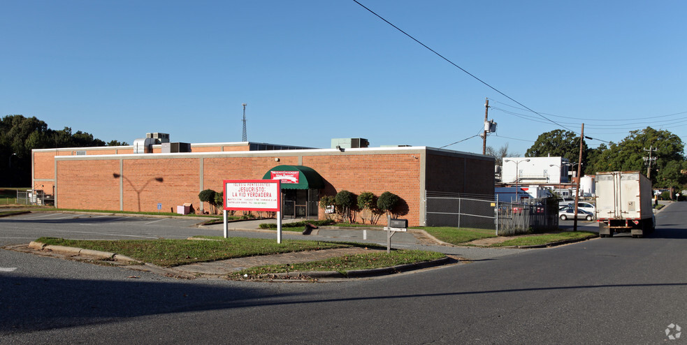 More Photos Of 136 E Dorsett Ave, Asheboro Warehouse For Lease