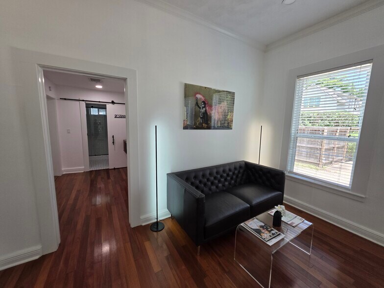 More Photos Of 315 W 9th St, Houston Office For Sale
