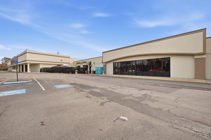 More Photos Of 1921 Victory Blvd, Portsmouth Unknown For Lease