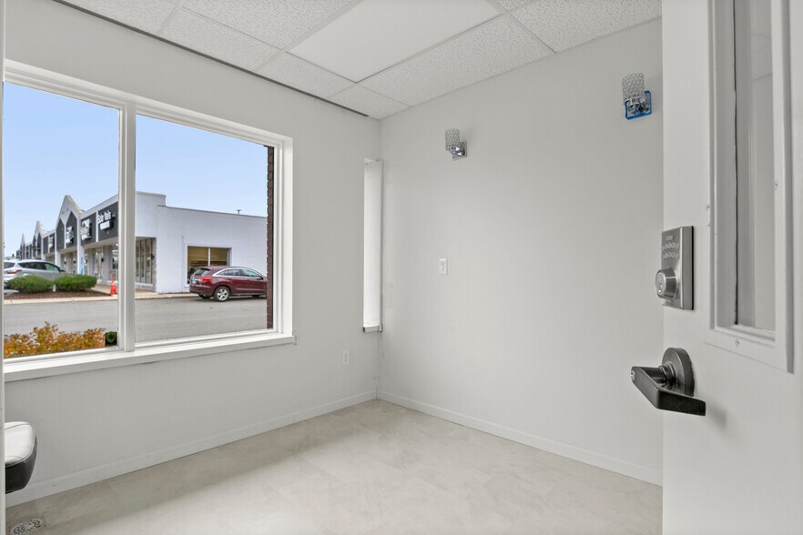 More Photos Of 27621 Warren Rd, Garden City Freestanding For Lease