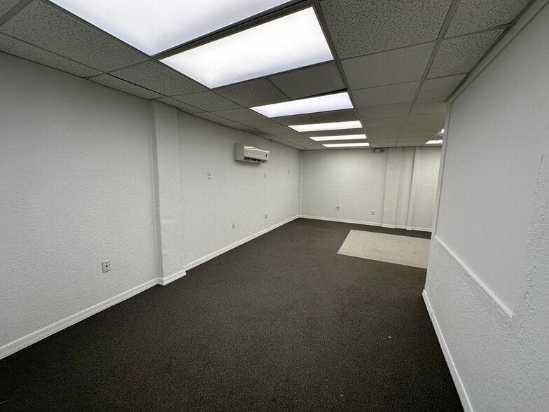 More Photos Of 5751 Dawson St, Hollywood Warehouse For Lease