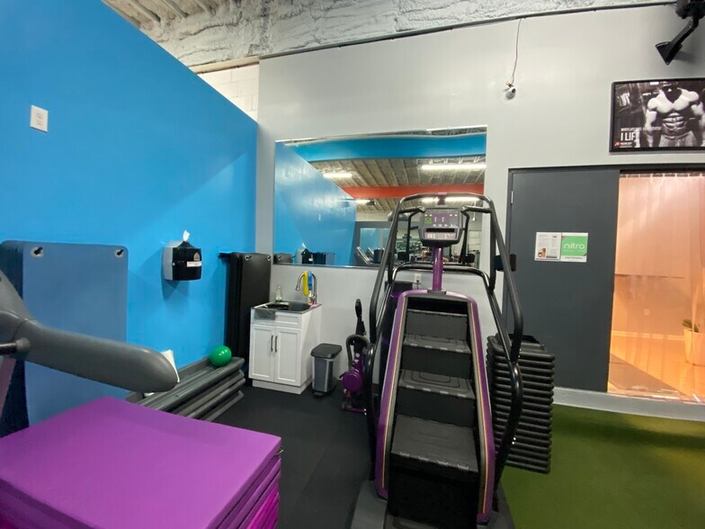 More Photos Of 5120 N Florida Ave, Tampa Health Club For Lease