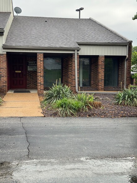 More Photos Of 14378-14390 Woodlake Dr, Town and Country Office For Sale