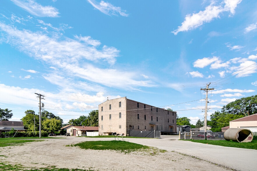More Photos Of 15300 Greenwood Rd, South Holland Manufacturing For Sale