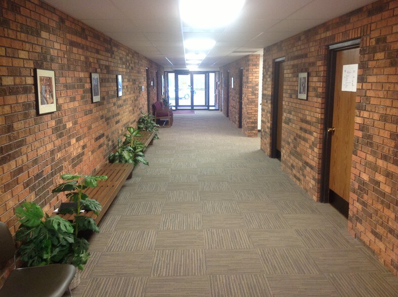 More Photos Of 2535 W Bethany Rd, Sycamore Medical For Lease