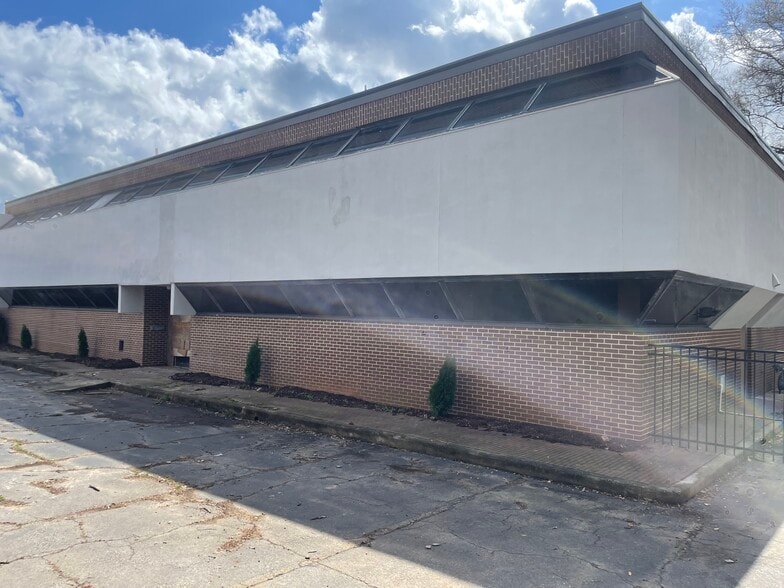 More Photos Of 2981 Church St, East Point Medical For Sale