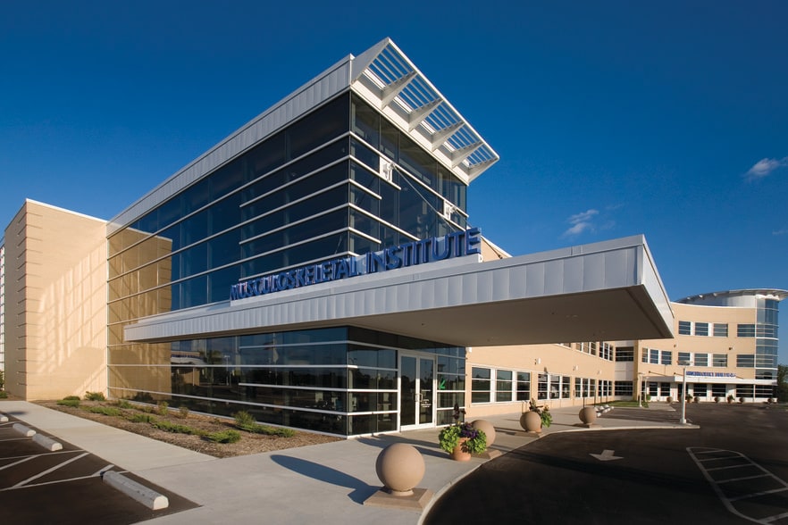 1185 Corporate Center Dr, Oconomowoc, WI 53066 Medical Office For