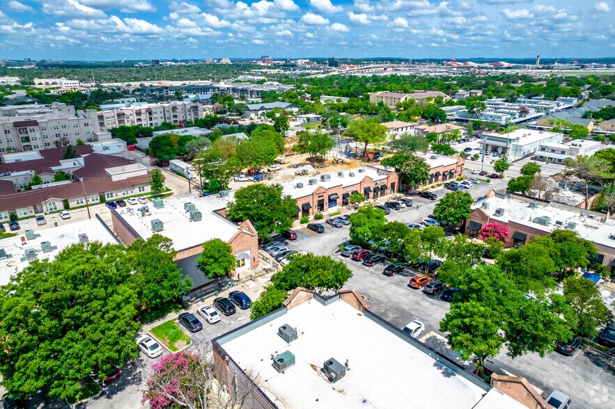 More Photos Of 7959 Broadway St, San Antonio Unknown For Lease
