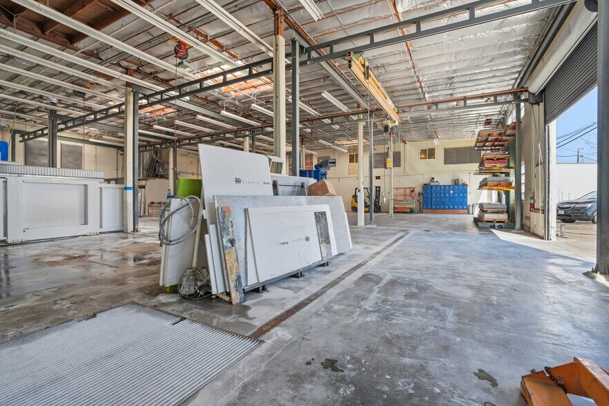 More Photos Of 916 American St, San Carlos Warehouse For Lease