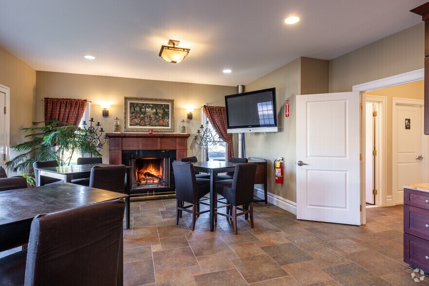 More Photos Of 107 Tindall Rd, Middletown Office For Lease