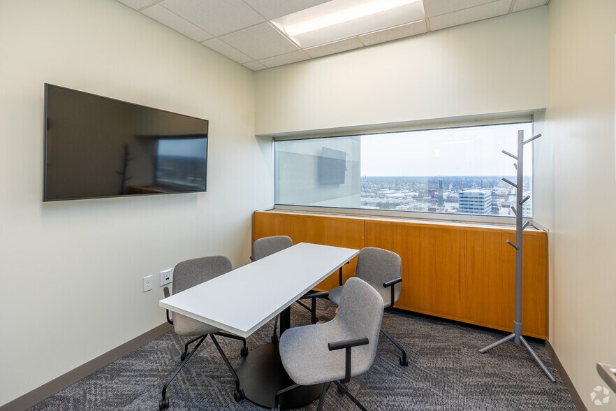 More Photos Of 110 E Wayne St, Fort Wayne Coworking Space