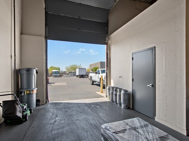 More Photos Of 2400 S Roosevelt St, Tempe Warehouse For Sale