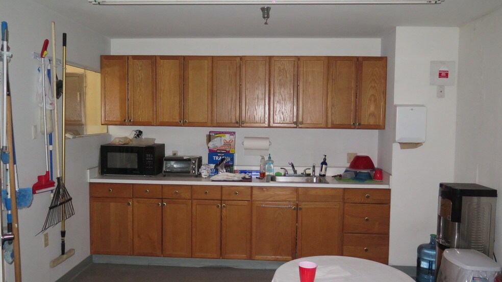More Photos Of 9565 C Ave, Hesperia Service For Lease