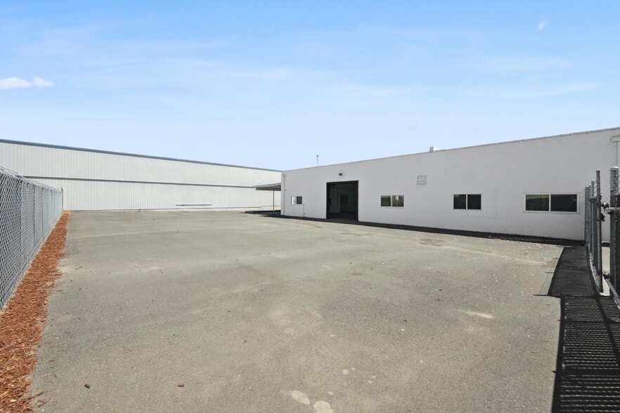 More Photos Of 2475 Bluebell Dr, Santa Rosa Industrial For Lease