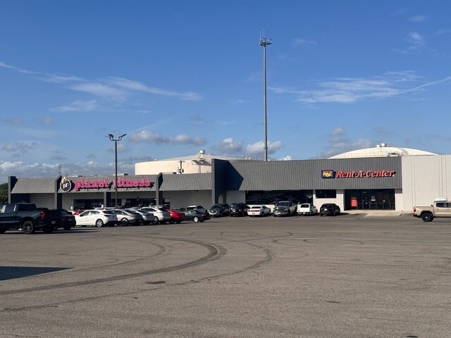 More Photos Of 13900-13974 Nacogdoches Rd, San Antonio Unknown For Lease