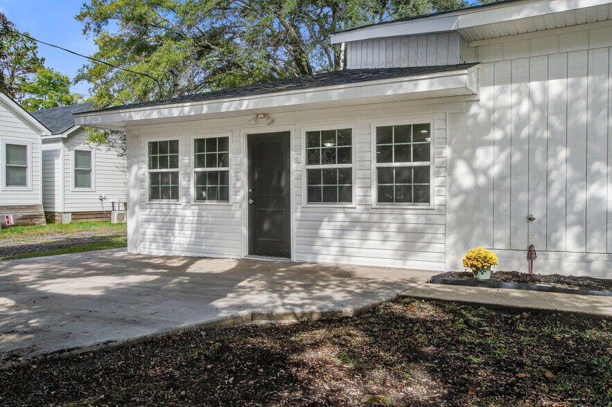 More Photos Of 500 N Pine St, Summerville Office For Sale