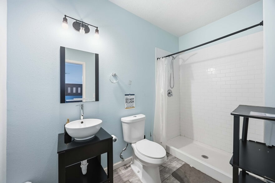 More Photos Of 4018 Chartres St, Houston Hospitality For Sale