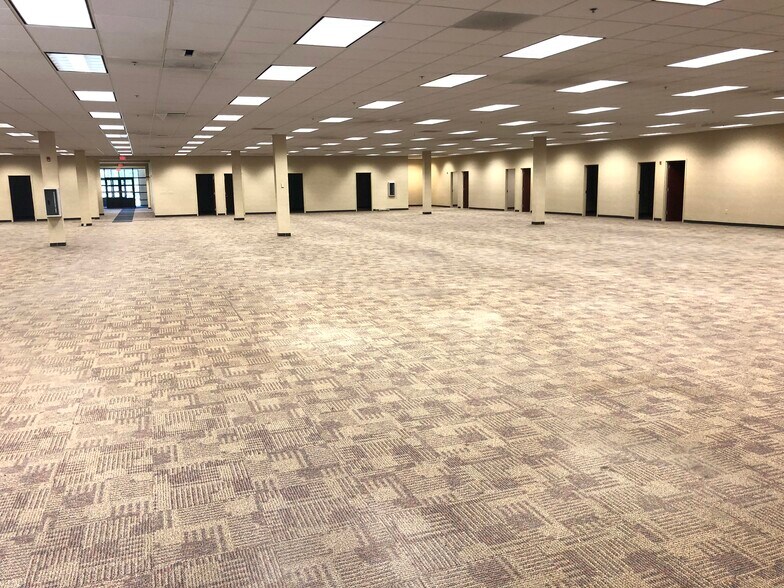 More Photos Of 2825 Reynolda Rd, Winston-Salem Health Club For Sale