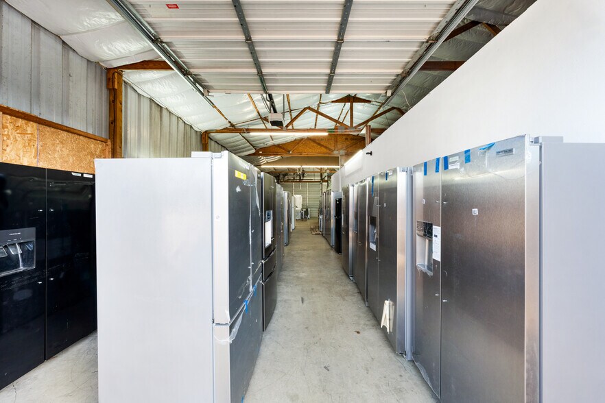 More Photos Of 18508 US Highway 69 N, Lindale Warehouse For Sale