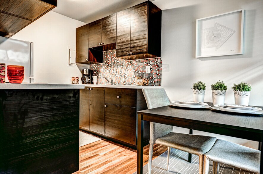 More Photos Of 512 5th Ave W, Seattle Apartments For Sale