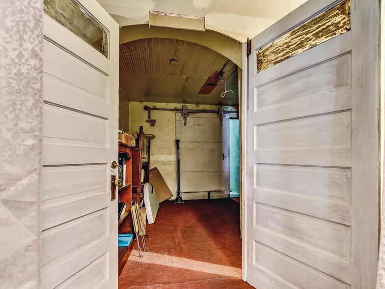More Photos Of 525 Beaver St, Jacksonville Cemetery Mausoleum For Lease