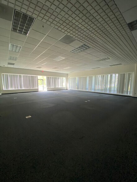 More Photos Of 8020 Tyler Blvd, Mentor Flex For Lease