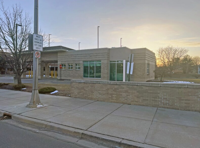 More Photos Of 202 S Lafayette Ave, Royal Oak Bank For Sale