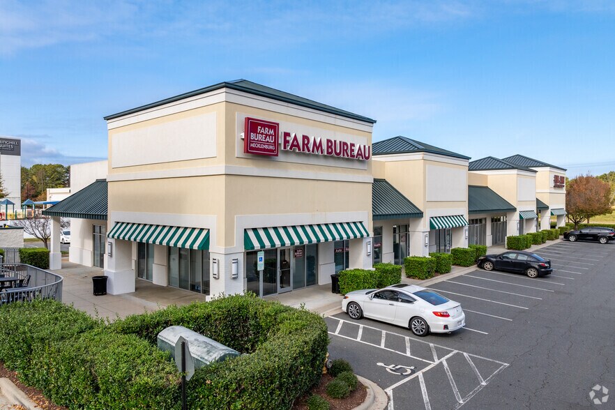 More Photos Of 3607 Whitehall Park Dr, Charlotte Unknown For Lease