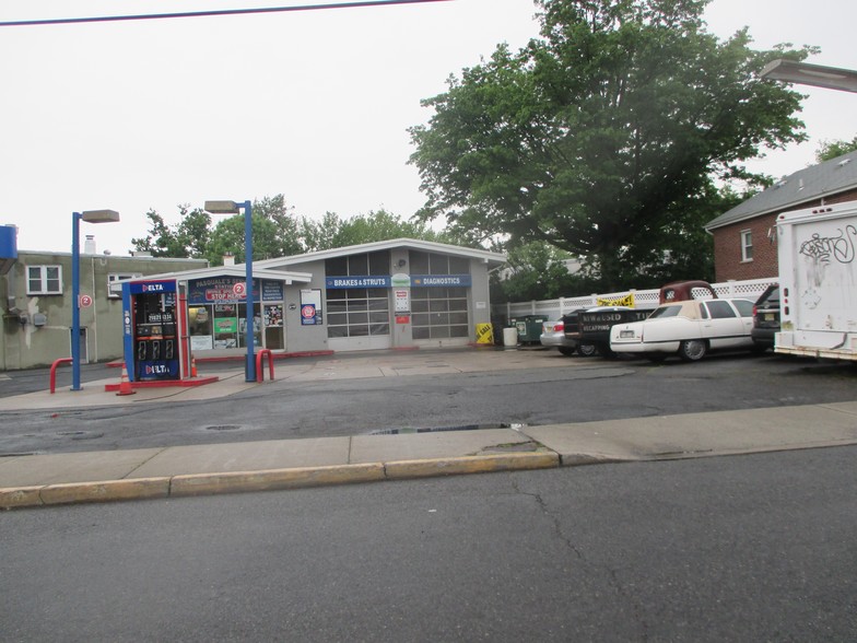 Primary Photo Of 520-526 Joralemon St, Belleville Service Station For Sale