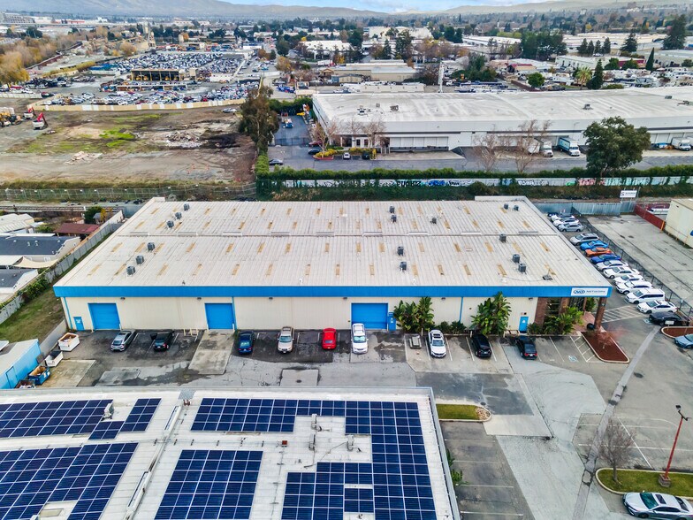 More Photos Of 894 Faulstich Ct, San Jose Warehouse For Sale