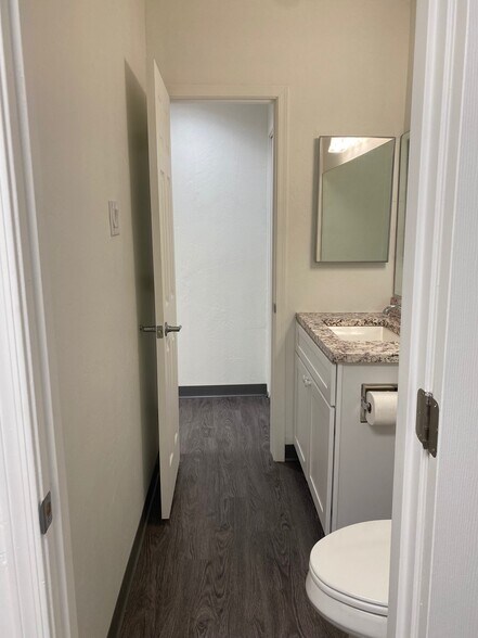 More Photos Of 5700 W Olive Ave, Glendale Medical For Lease