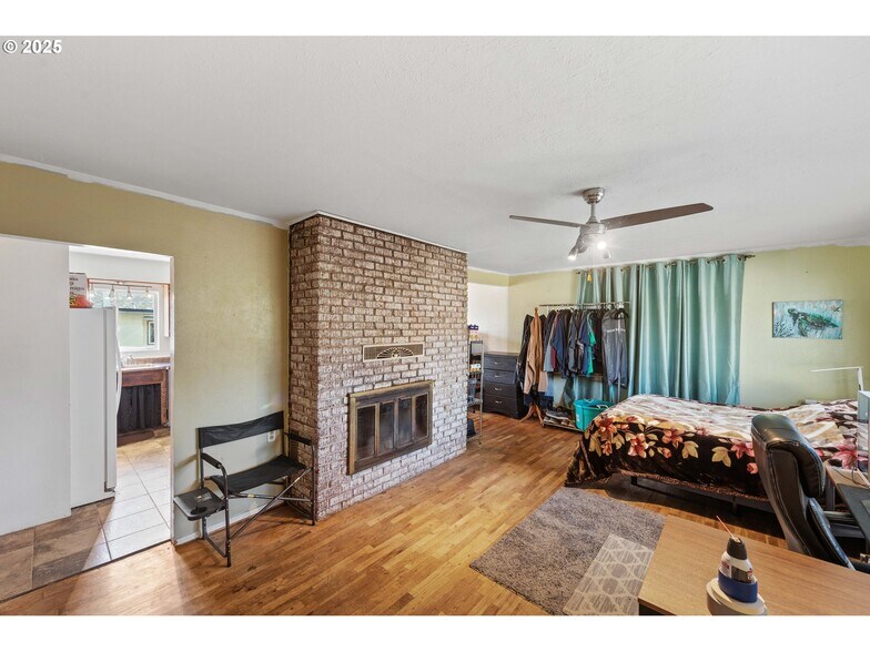 More Photos Of 2235 Broadway Ave, North Bend General Retail For Sale