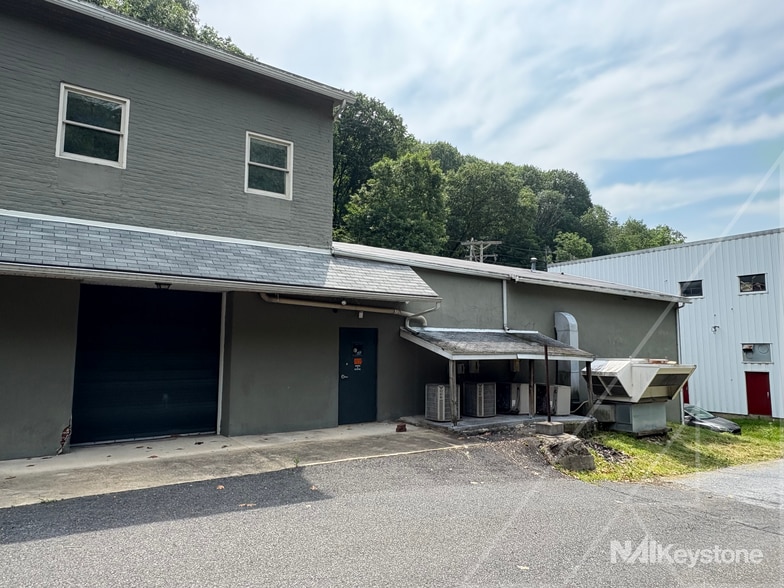 More Photos Of 2214 Farmington Ave, Boyertown Warehouse For Sale